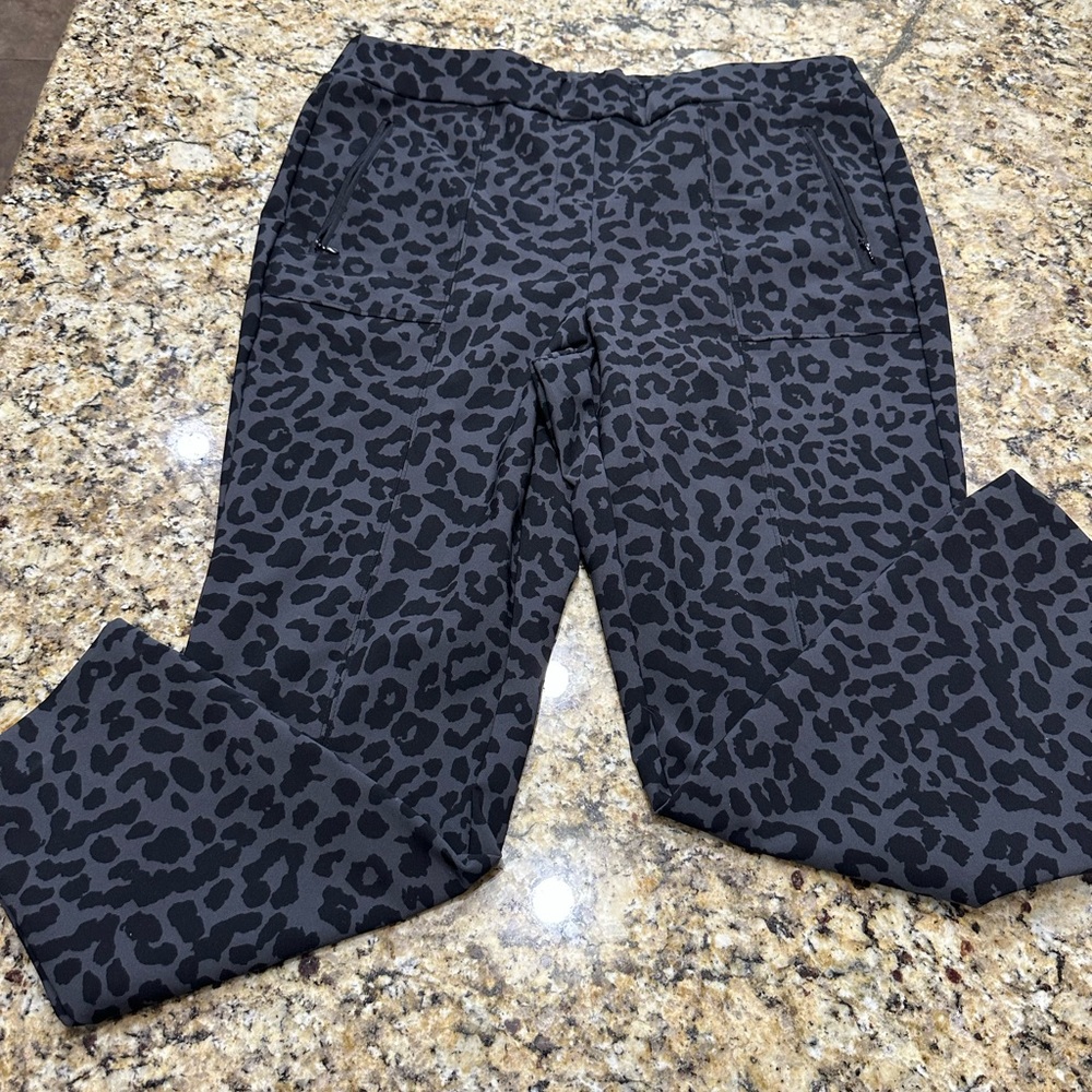 Lane Bryant Black and Gray Leopard Print Pull On Pants with Zip Pockets Size 16 - Picture 4 of 9